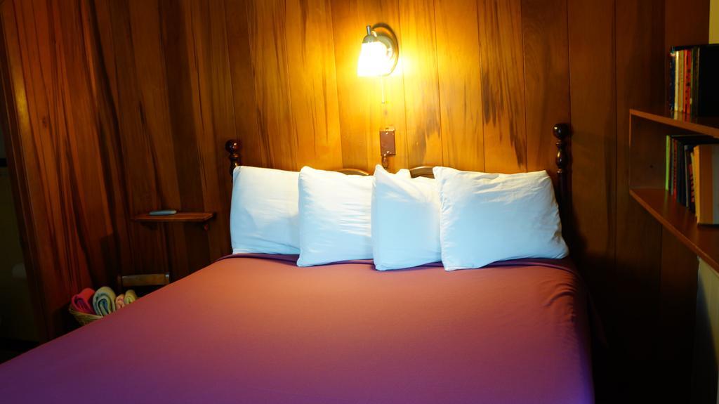 Harbor Haus Inn & Suites هيرمان الغرفة الصورة